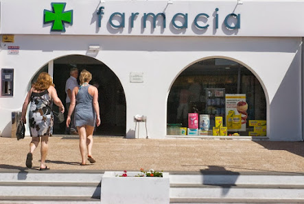 Farmacia Rosario Salas Nuez Av. de las Playas, 1, 35510 Puerto del Carmen, Las Palmas, España