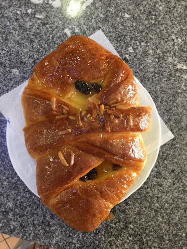 Avaliações doPastel Dourado, Lda pastelaria confeitaria pão quente em Pombal - Cafeteria