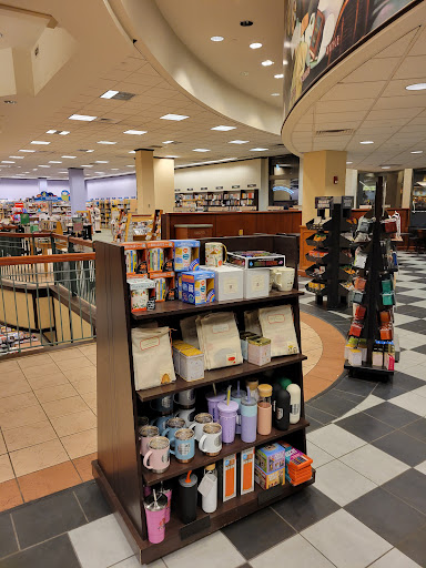 Book Store «Barnes & Noble», reviews and photos, 47 E Chicago Ave, Naperville, IL 60540, USA