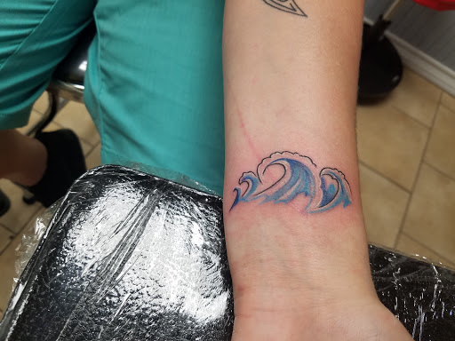 Tattoo Shop «magnum opus tattoo company», reviews and photos, 1817 Padre Blvd #4, South Padre Island, TX 78597, USA