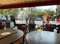 Atmosphère du Restaurant servant le petit-déjeuner Dupont Café Convention à Paris - n°5