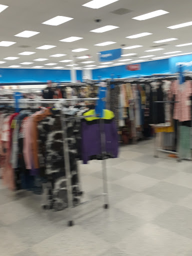 Clothing Store «Ross Dress for Less», reviews and photos, 484 Randall Rd, South Elgin, IL 60177, USA