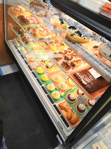 Shopping Mall «Woodmoor Shopping Center», reviews and photos, 10115 Colesville Rd, Silver Spring, MD 20901, USA