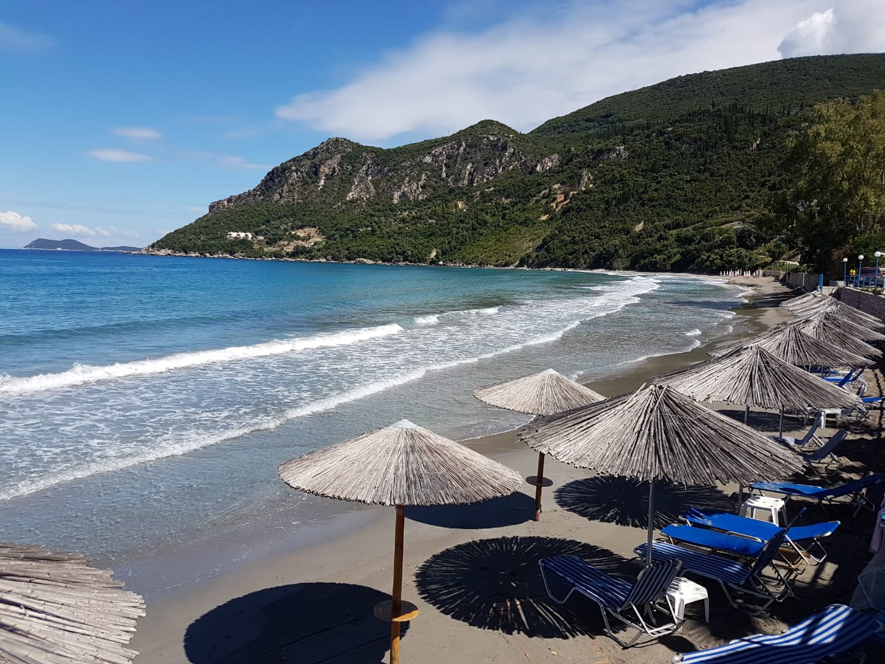 Fotografija Arilla beach z svetel pesek površino