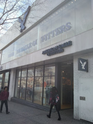 Clothing Store «AEO Factory & Aerie Store», reviews and photos, 256 E Fordham Rd, Bronx, NY 10458, USA