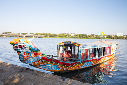 Thuê thuyền rồng sông Hương