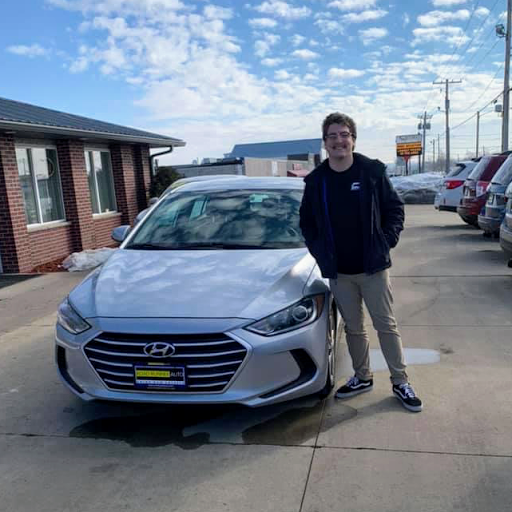 Used Car Dealer «Road Runner Auto Sales & Service», reviews and photos, 2100 16th Ave SW, Cedar Rapids, IA 52404, USA