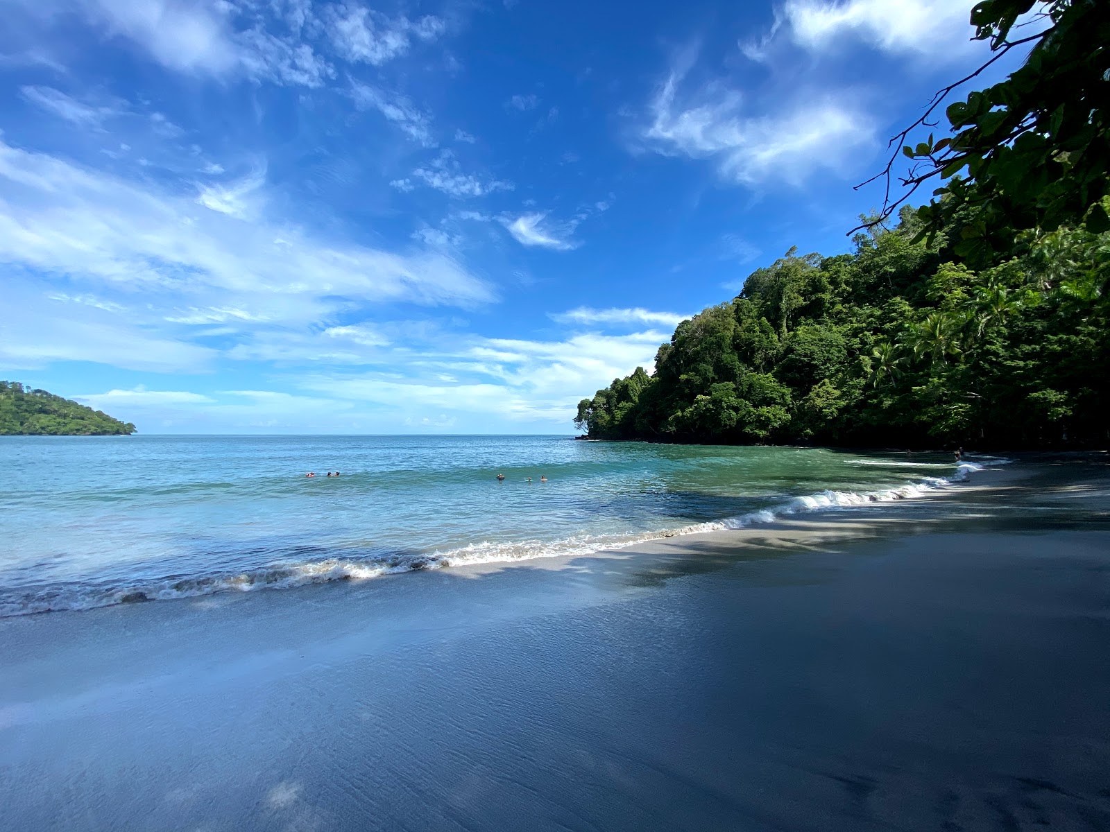 Foto de Playa Tulemar - lugar popular entre os apreciadores de relaxamento