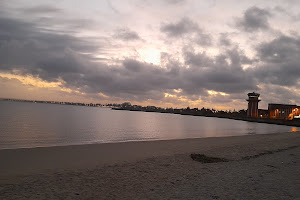 "The Beach" (Plane Spotting)