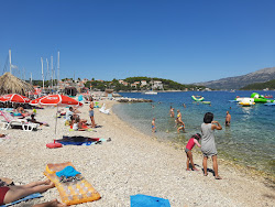 Prvi zal beach'in fotoğrafı küçük koy ile birlikte