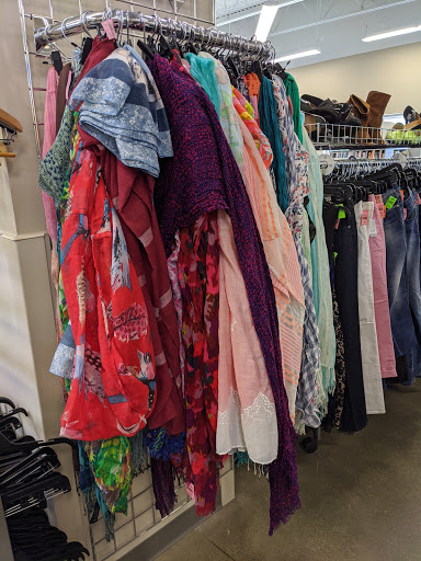 Thrift Store «Goodwill Store & Donation Center in Evanston», reviews and photos, 1916B Dempster St, Evanston, IL 60202, USA