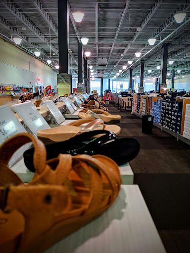 Shoe Store «DSW Designer Shoe Warehouse», reviews and photos, 28700 Telegraph Rd, Southfield, MI 48034, USA