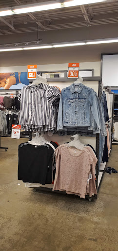 Clothing Store «Old Navy», reviews and photos, 3131 E Main St, Mohegan Lake, NY 10547, USA
