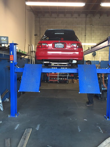 Muffler Technician image