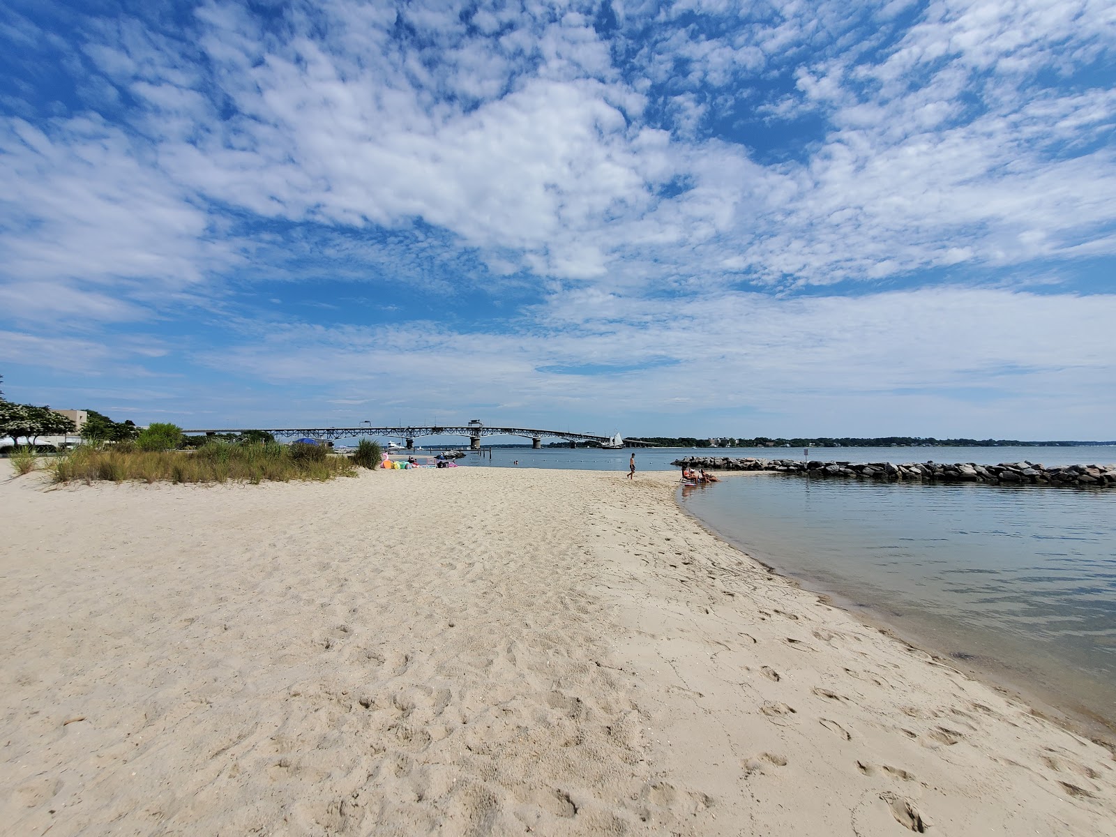 Photo de Yorktown beach avec moyenne baie