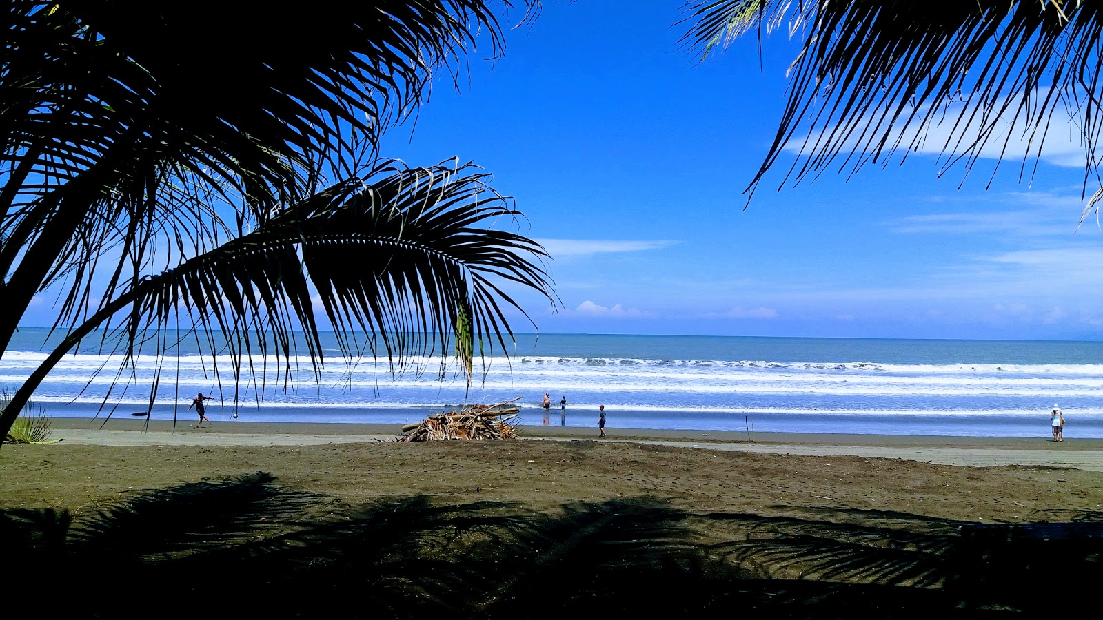 Playa Carrizal'in fotoğrafı dağlarla çevrili