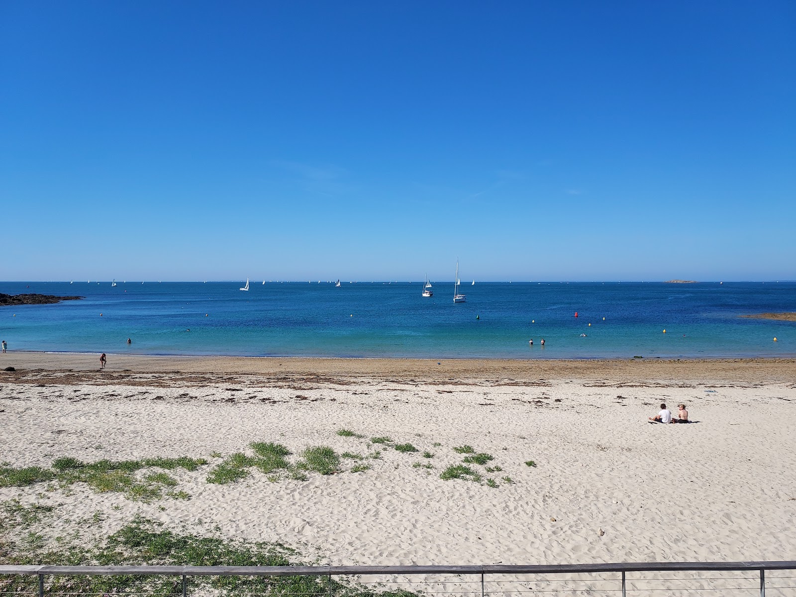 Plage de Port Navalo'in fotoğrafı imkanlar alanı
