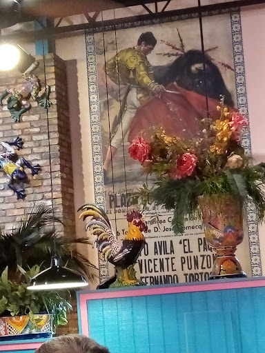 Shopping Mall «Shops at Vineyard Village», reviews and photos, 2800 Texas 121 Business, Euless, TX 76039, USA