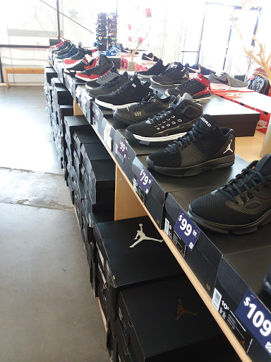 Shoe Store «Shoe City», reviews and photos, 4170 E Willow St, Long Beach, CA 90815, USA