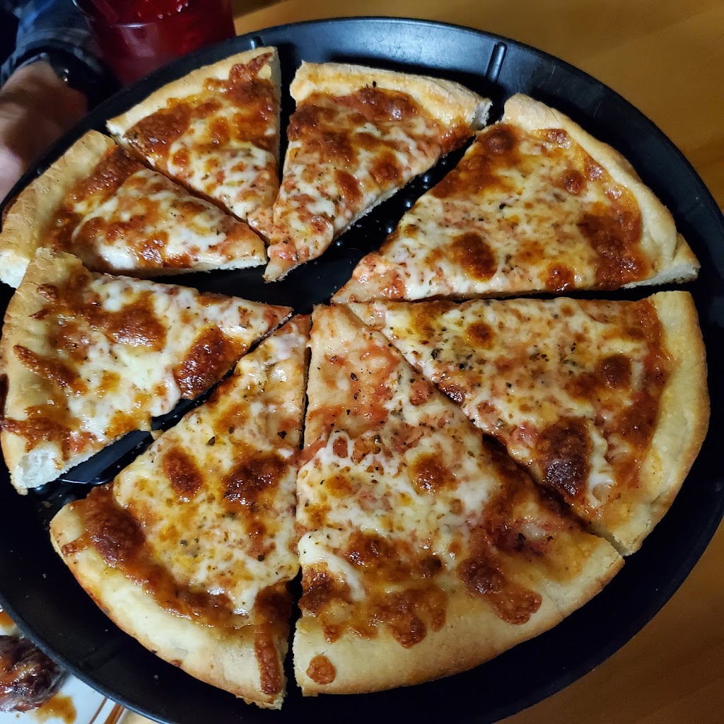 Leda's Pizza 05045