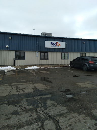 Shipping and Mailing Service «FedEx Ship Center», reviews and photos, 4110 2nd Ave S, Fargo, ND 58103, USA
