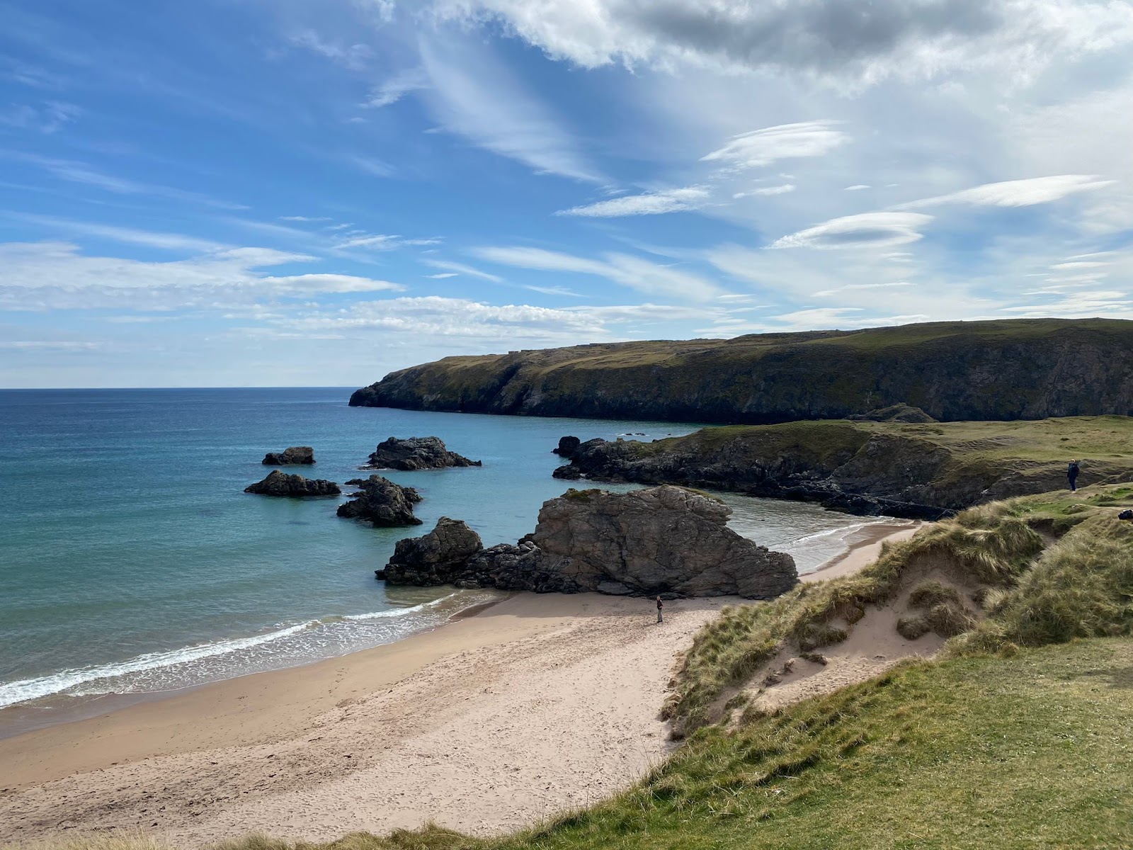 Foto de Praia de Durness rodeado por montanhas