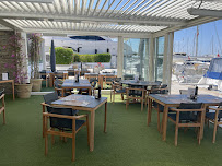 Atmosphère du Bistro Verde - Café Restaurant & Traiteur Golfe Juan à Vallauris - n°12