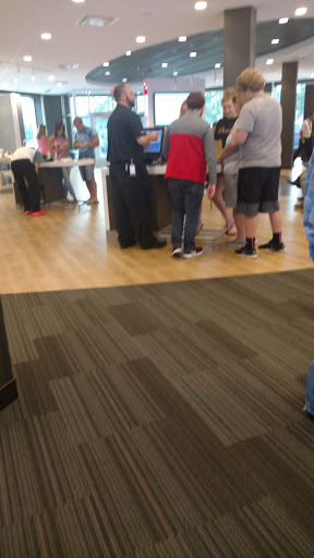 Cell Phone Store «Verizon», reviews and photos, 4926 Dressler Rd NW, Canton, OH 44718, USA