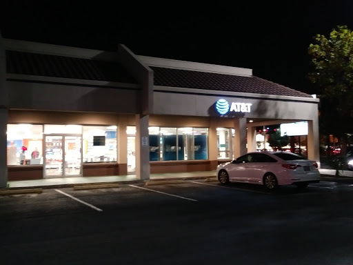 Cell Phone Store «AT&T», reviews and photos, 1332 N John Young Pkwy, Kissimmee, FL 34741, USA