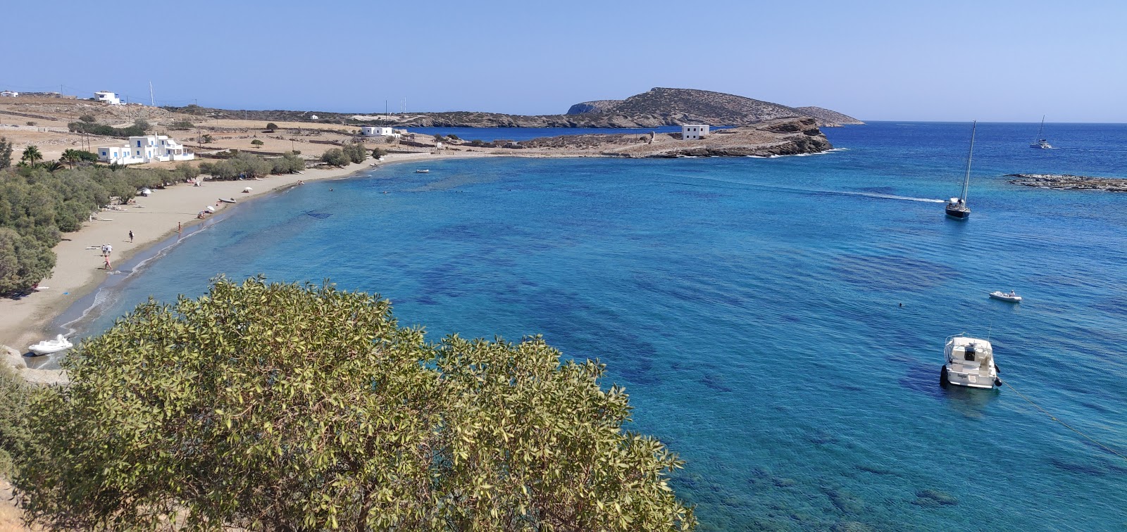 Foto van Tsigouri beach met ruime baai