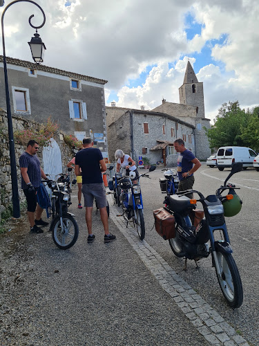 Agence de location de motos Mobylettes tour Saint-Just-d'Ardèche