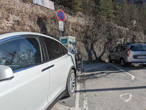 Borne de recharge de véhicules électriques Réseau eborn Charging Station Castellane