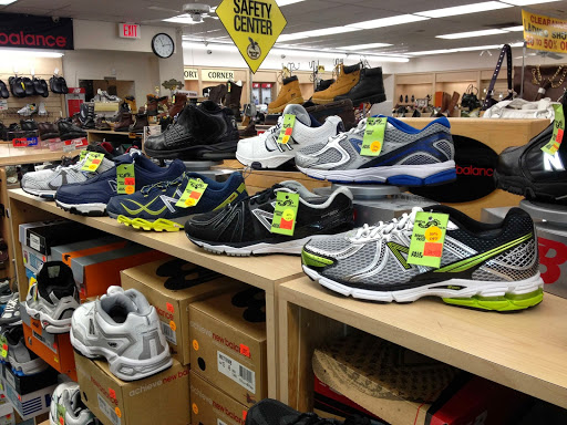 Shoe Store «Bida Wide Width Shoes», reviews and photos, 1651 NE 163rd St, North Miami Beach, FL 33162, USA