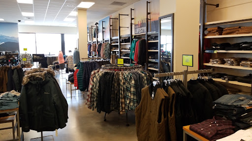 Clothing Store «Eddie Bauer Outlet», reviews and photos, 1140 Stanley K Tanger Dr, Lancaster, PA 17602, USA