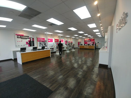 Cell Phone Store «T-Mobile», reviews and photos, 1578 Hempstead Pike, Elmont, NY 11003, USA