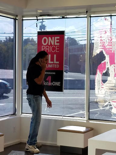 Cell Phone Store «T-Mobile», reviews and photos, 2857 NJ-35, Hazlet, NJ 07730, USA
