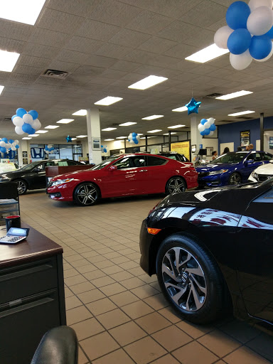 Honda Dealer «Bronx Honda», reviews and photos, 2541 E Tremont Ave, Bronx, NY 10461, USA