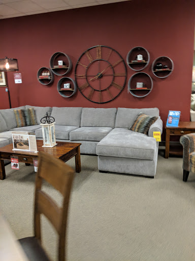 Furniture Store «Raymour & Flanigan Furniture and Mattress Store», reviews and photos, 100 Highland Ave, Seekonk, MA 02771, USA