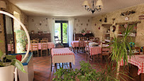 Atmosphère du Restaurant français L'Auberge du Peyrol - Chez Janine à Sergeac - n°11