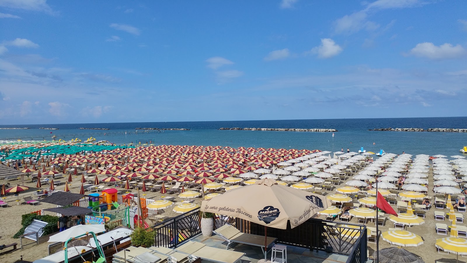 Fotografie cu Spiaggia di Gatteo Mare zonă de stațiune de pe plajă