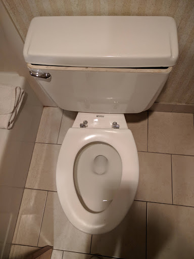 Hotel «Clarion Inn And Summit Center», reviews and photos, 852 N Gloster St, Tupelo, MS 38804, USA