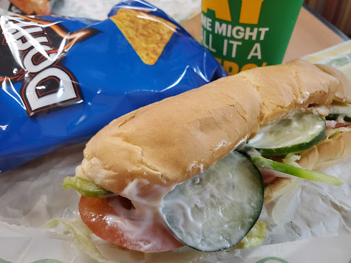 Restaurant «SUBWAY®Restaurants», reviews and photos, 707 S Gloster St, Tupelo, MS 38801, USA