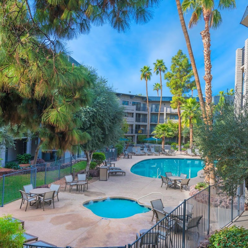 Holiday Inn & Suites Phoenix Airport North, an IHG Hotel