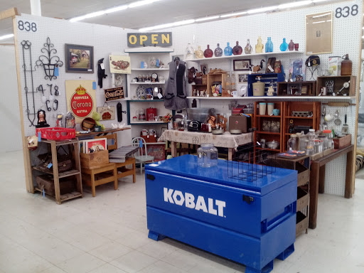 Flea Market «Traderbakers Flea Market», reviews and photos, 2080 Burton Ln, Martinsville, IN 46151, USA