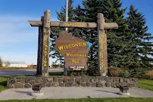Wisconsin Welcomes You Sign image