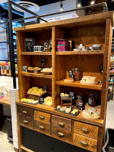 Cosmetics Store «LUSH Fresh Handmade Cosmetics», reviews and photos, 51 Oakbrook Center, Oak Brook, IL 60523, USA