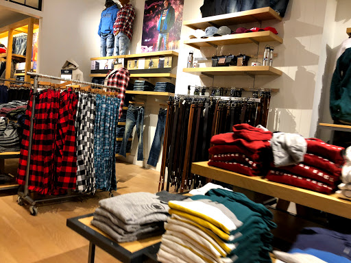 Clothing Store «AEO & Aerie Store», reviews and photos, 1721 Chestnut St, Philadelphia, PA 19103, USA