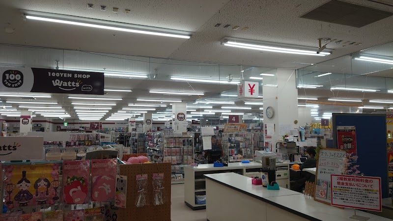 100円ショップ ワッツウィズ 平田ショッピングセンタービバ店