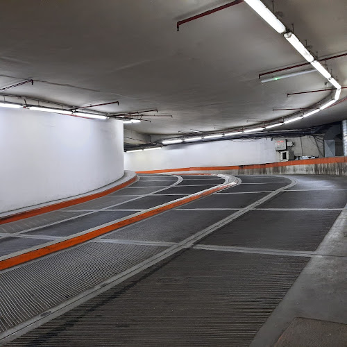 Parking Plateia - Γκαράζ για πάρκινγκ