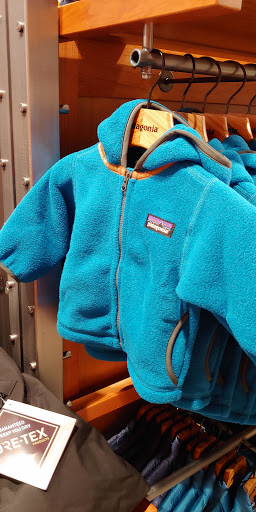 Clothing Store «Patagonia Boston», reviews and photos, 346 Newbury St, Boston, MA 02115, USA